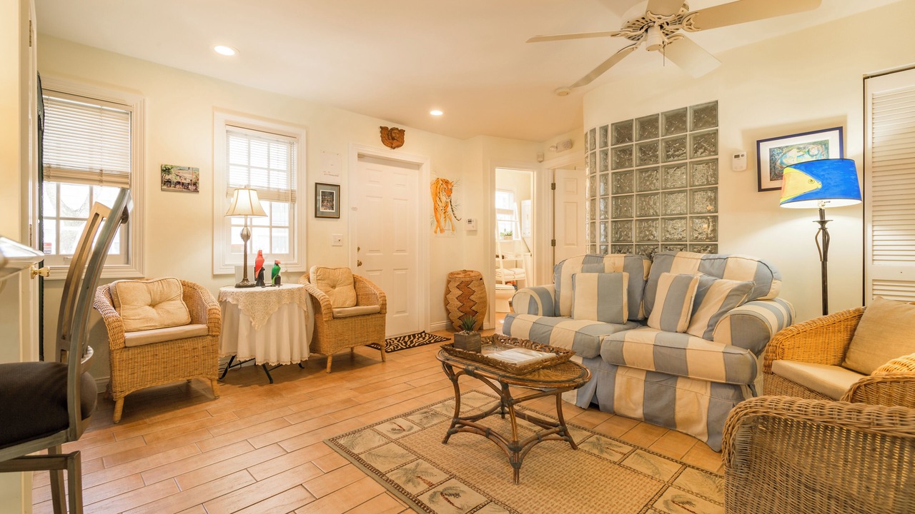 Photo of Livingroom in Historic Seaport