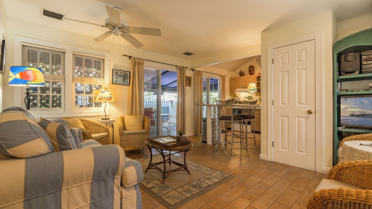 Photo of Livingroom in Historic Seaport