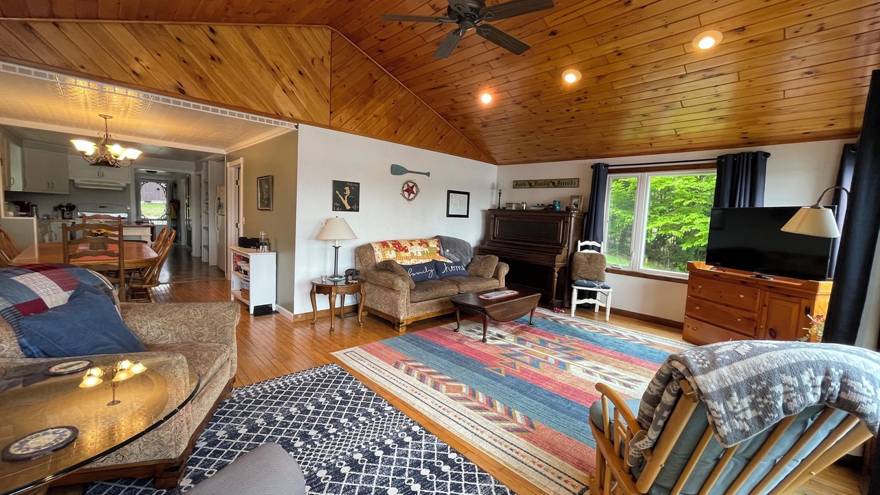Photo of Livingroom in Portage Lake