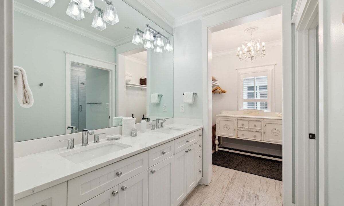 Photo of Bathroom in Beach District