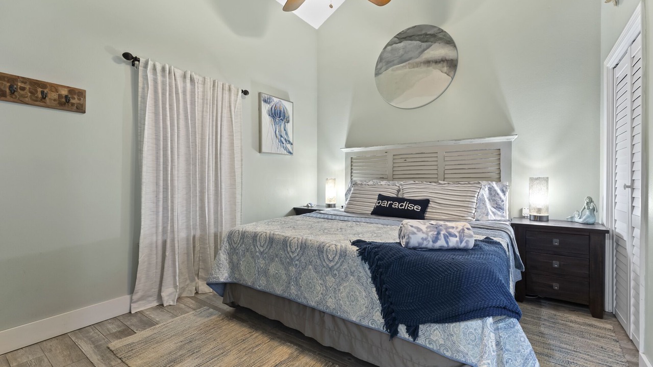 Photo of Bedroom in Crystal Beach