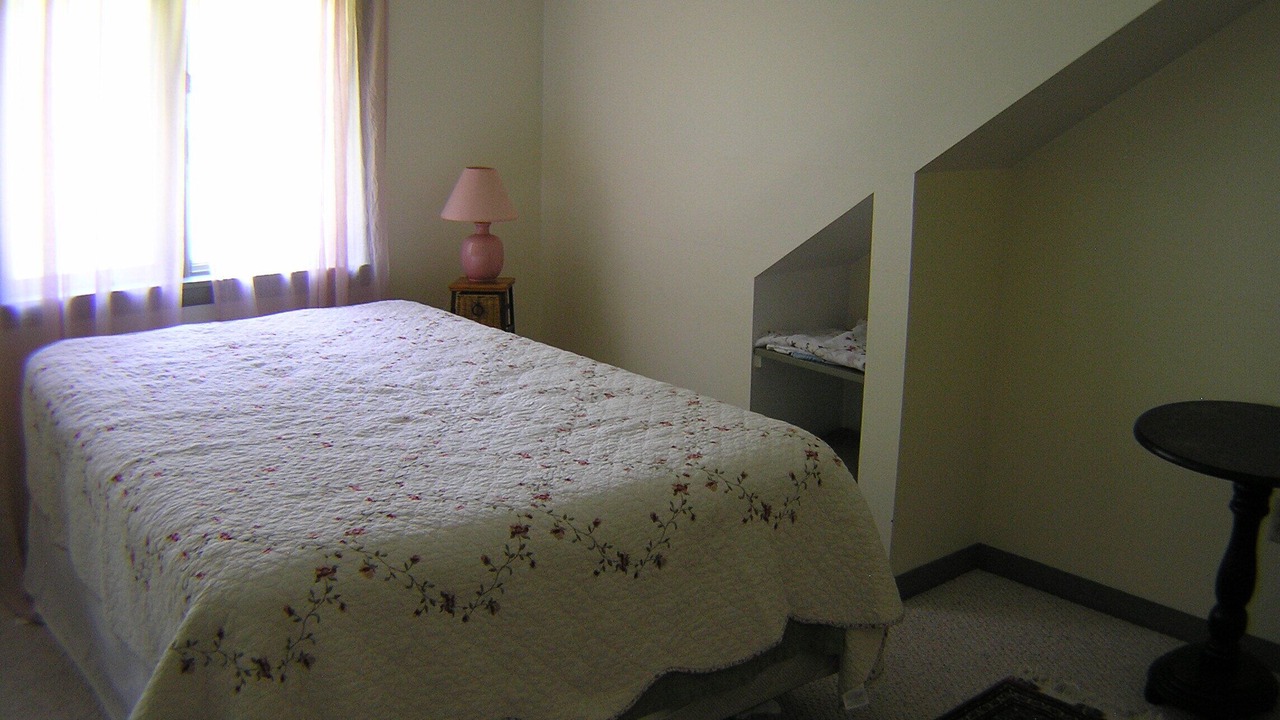 Photo of Bedroom in East Central Franklin