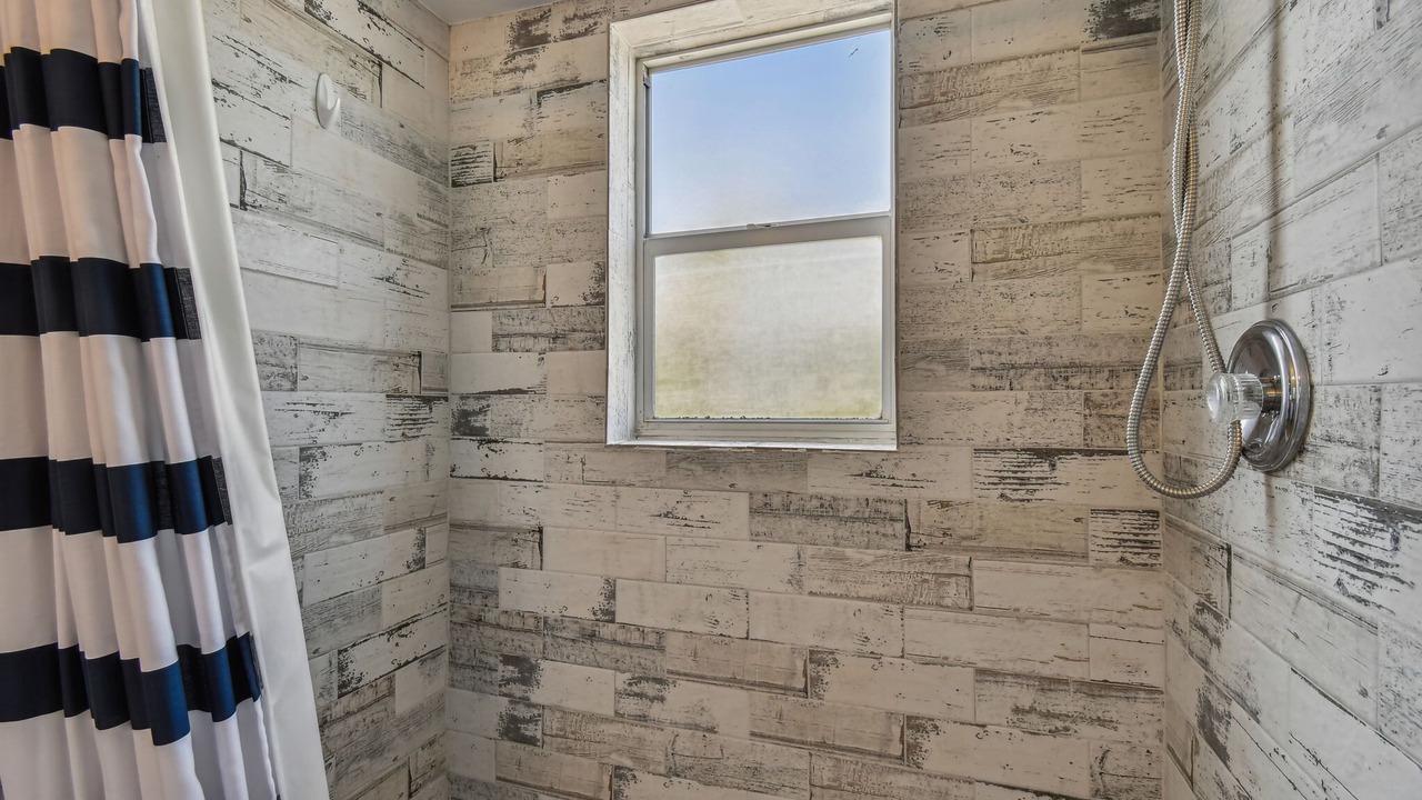 Photo of Bathroom in Independence Square