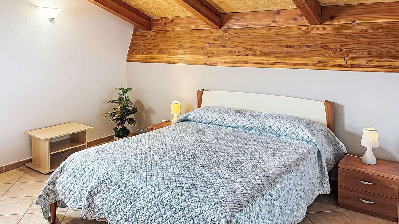 Photo of Bedroom in Barolo