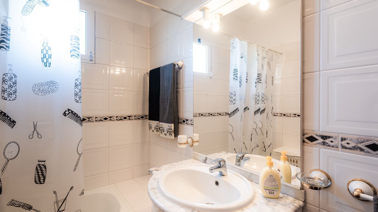 Photo of Bathroom in Arco da Calheta