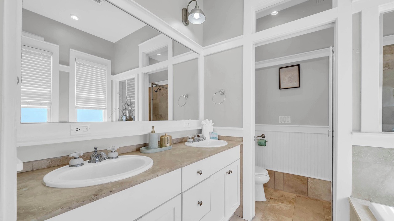 Photo of Bathroom in Delos