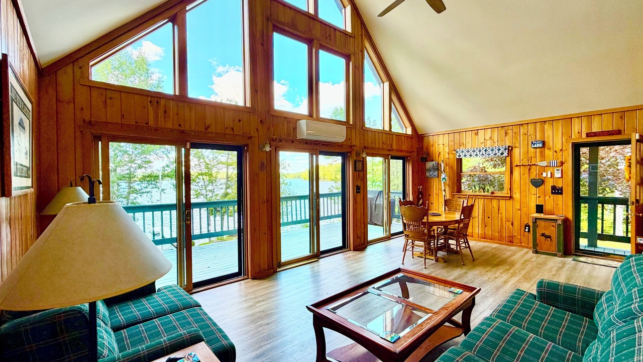 Photo of Livingroom in Lake View