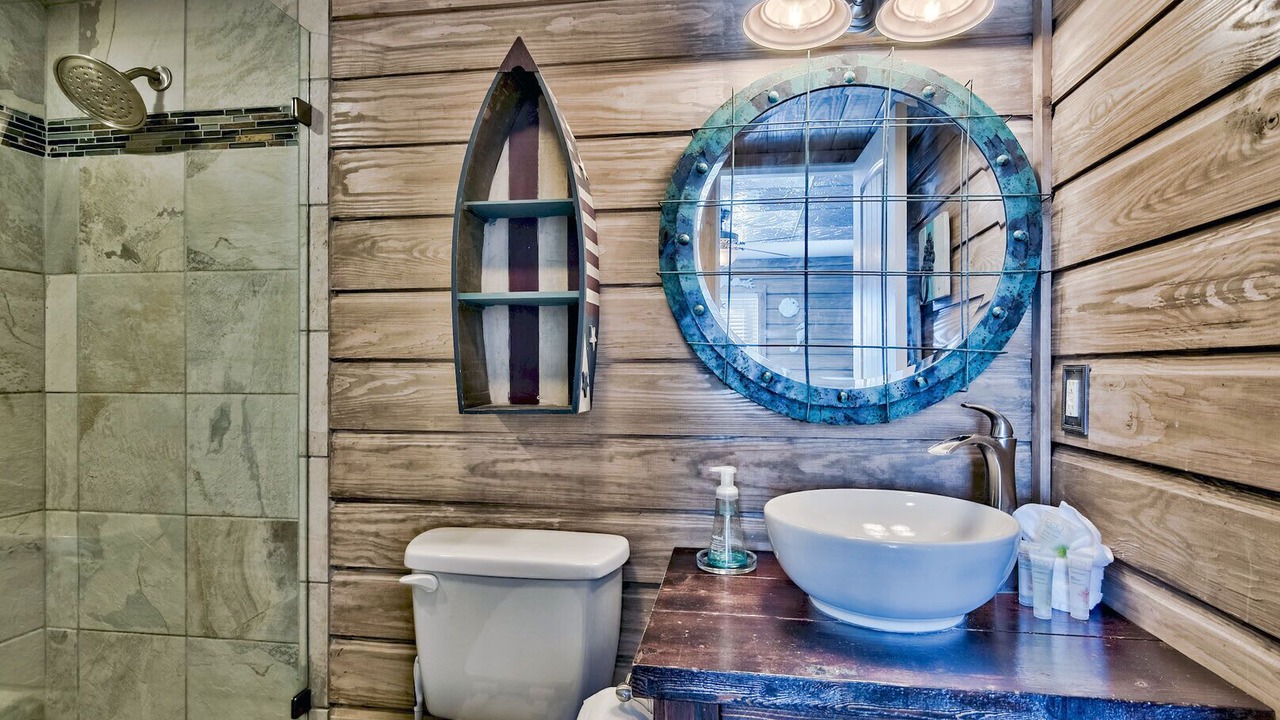 Photo of Bathroom in Holiday Isle
