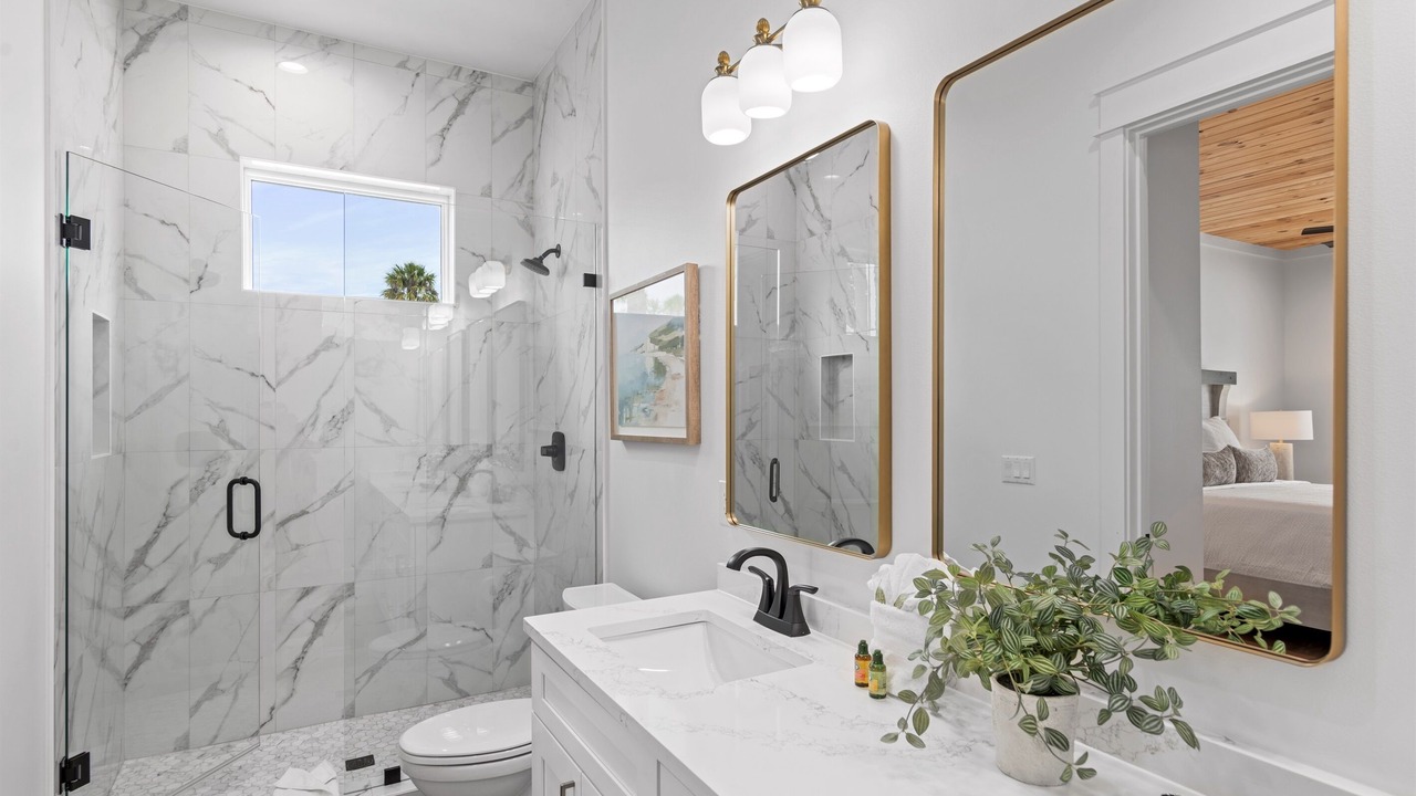 Photo of Bathroom in Crystal Shores