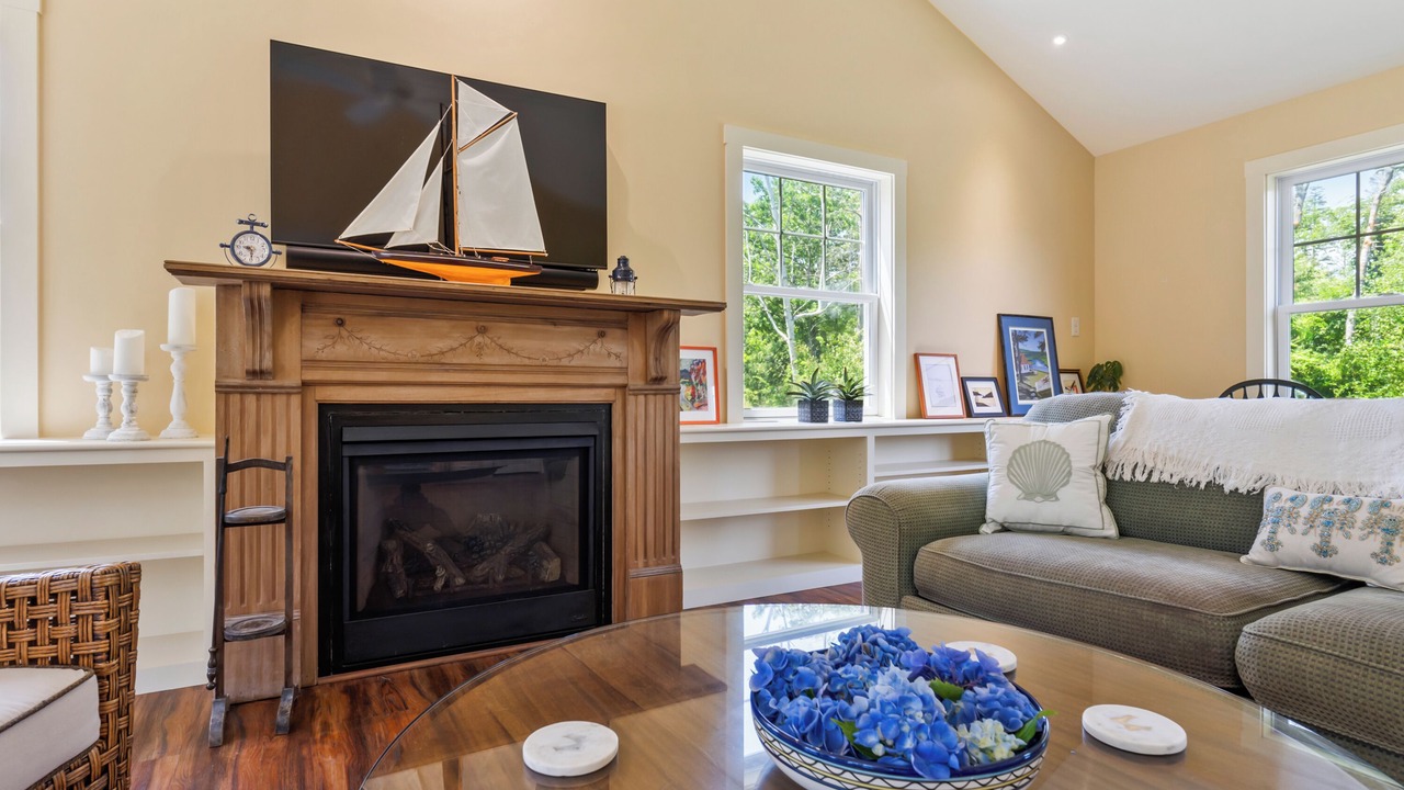 Photo of Livingroom in Mid-Coast and Islands