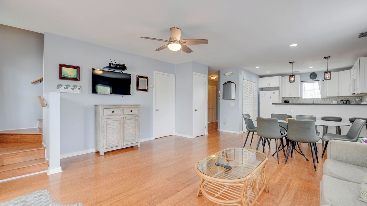 Photo of Livingroom in Uptown - Upper Duval