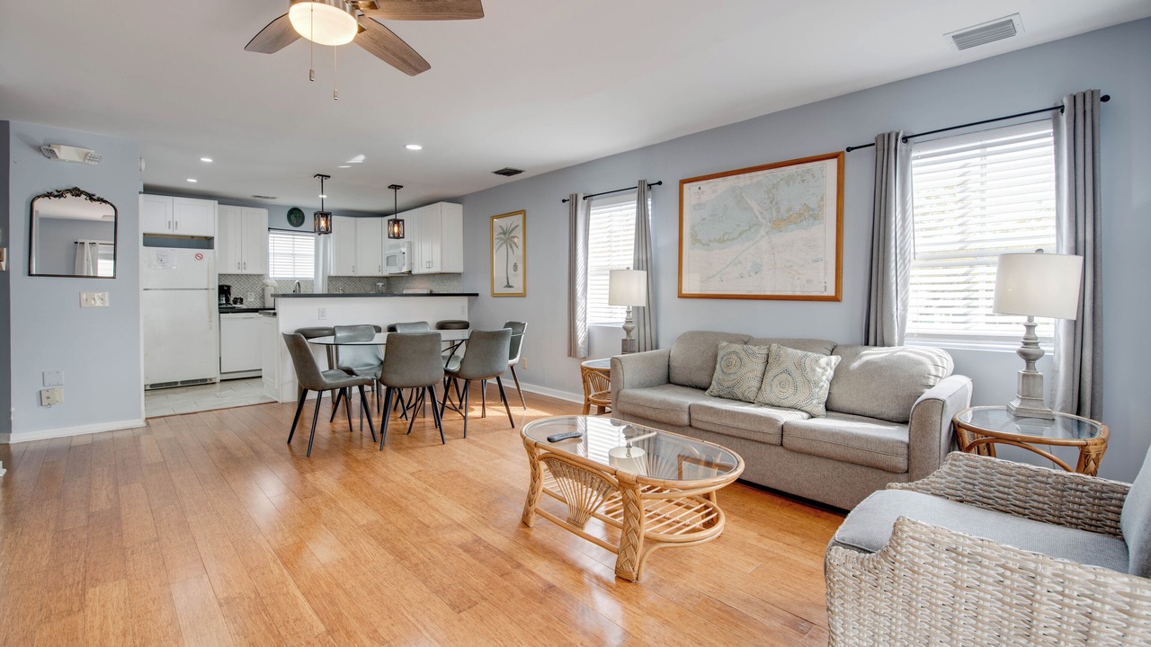 Photo of Livingroom in Uptown - Upper Duval