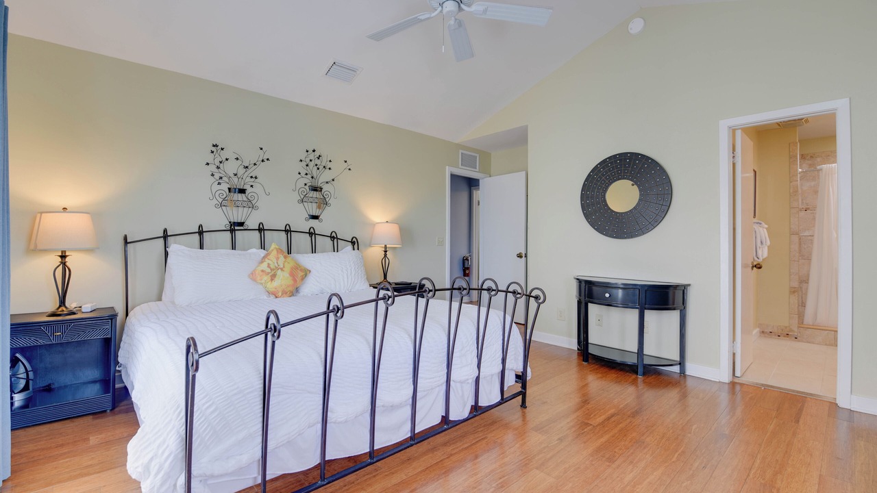 Photo of Bedroom in Uptown - Upper Duval