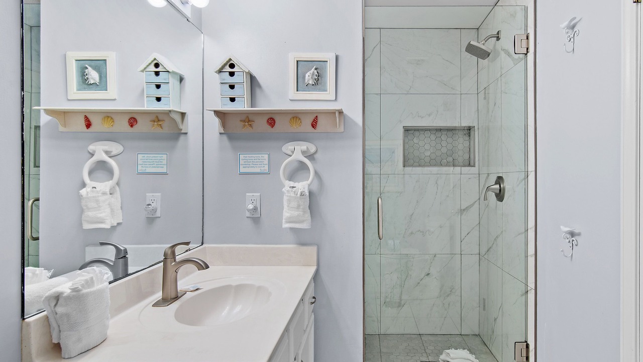 Photo of Bathroom in Clipper Cove