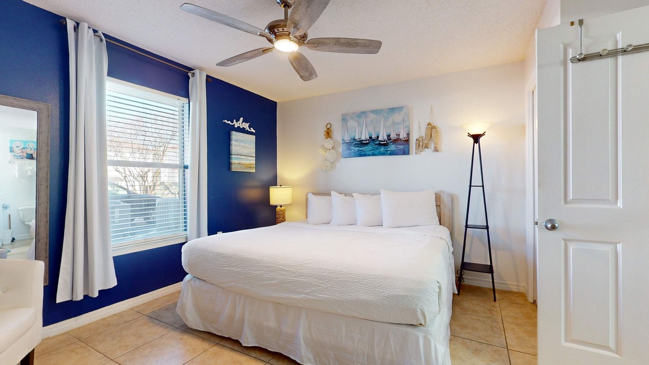 Photo of Bedroom in Crystal Beach