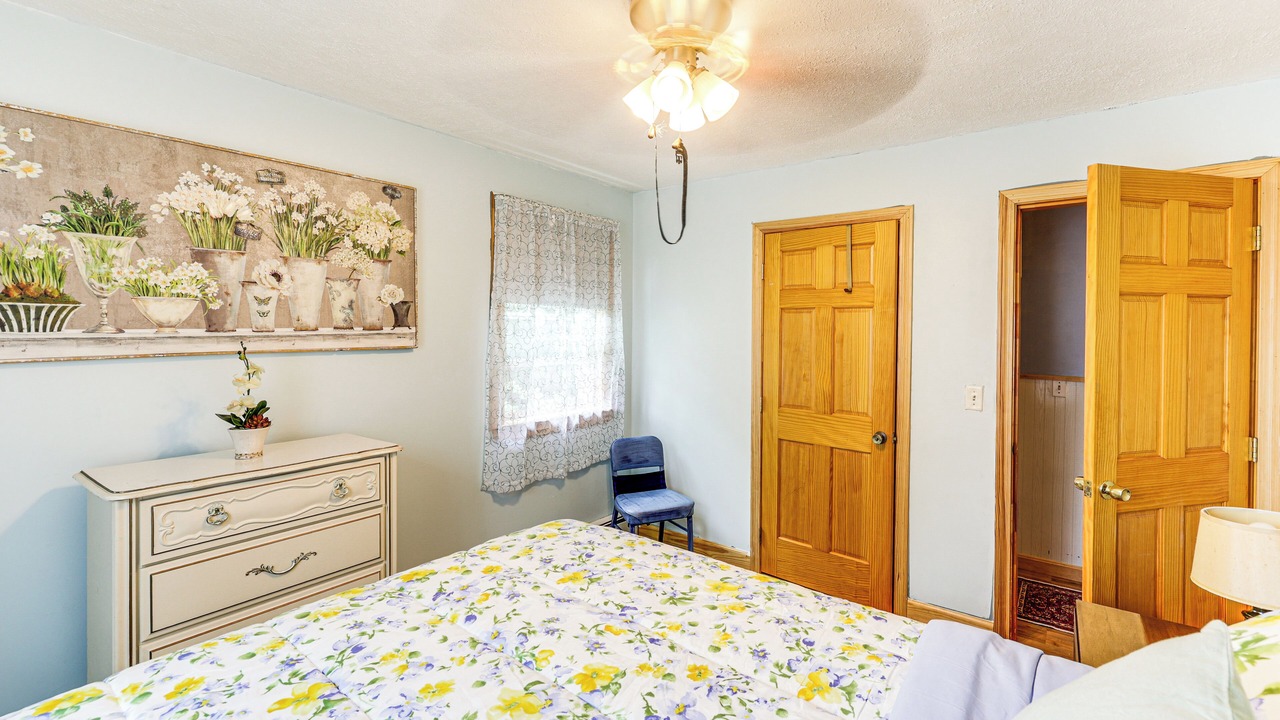 Photo of Bedroom in Crystal