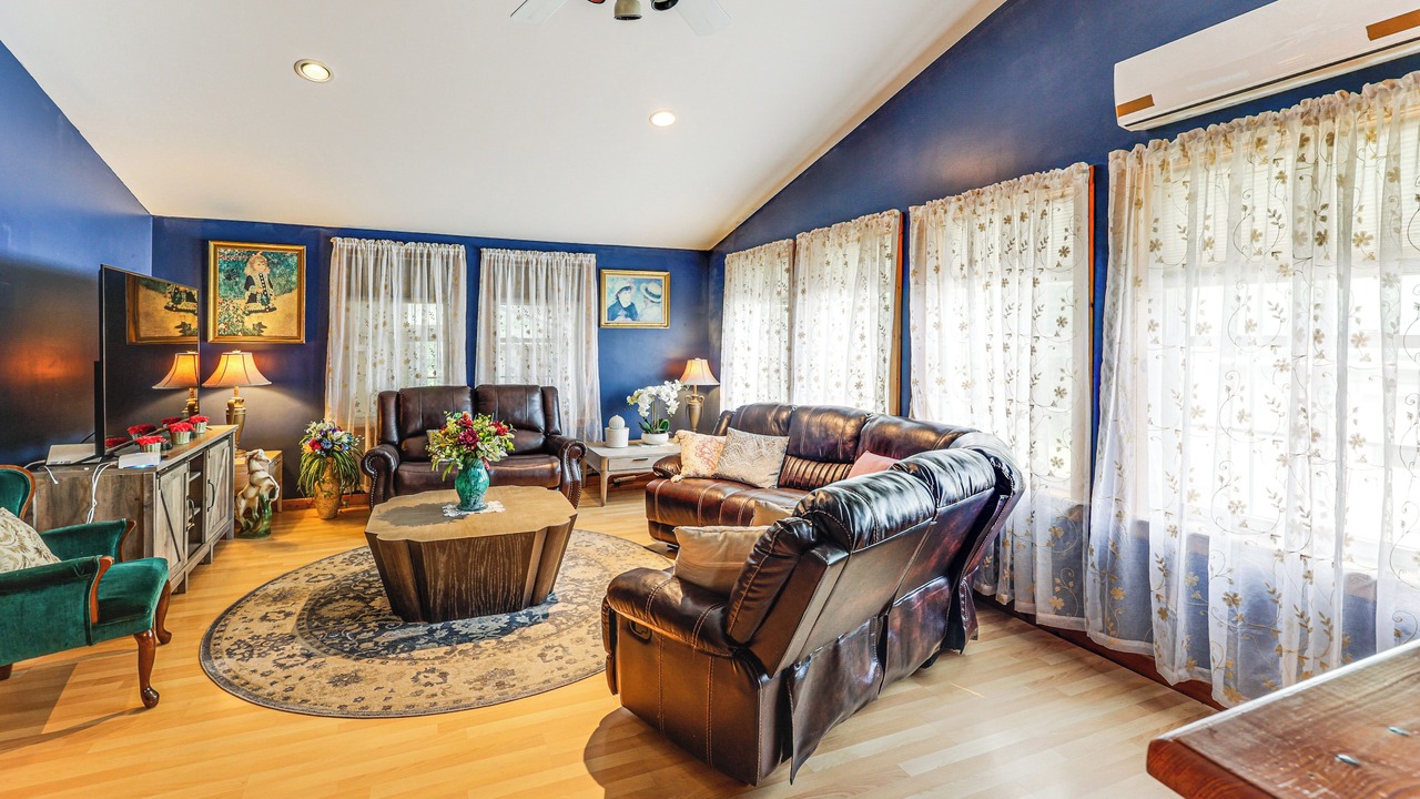 Photo of Livingroom in Crystal