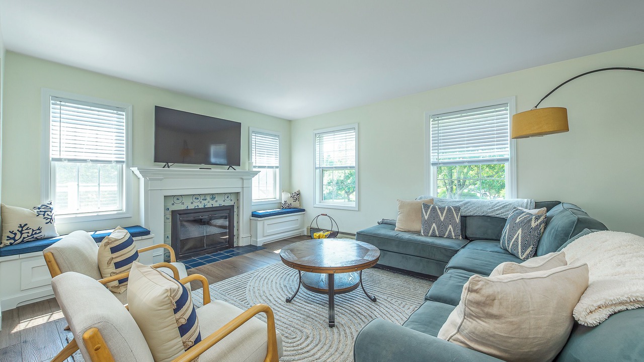 Photo of Livingroom in Mid-Coast and Islands