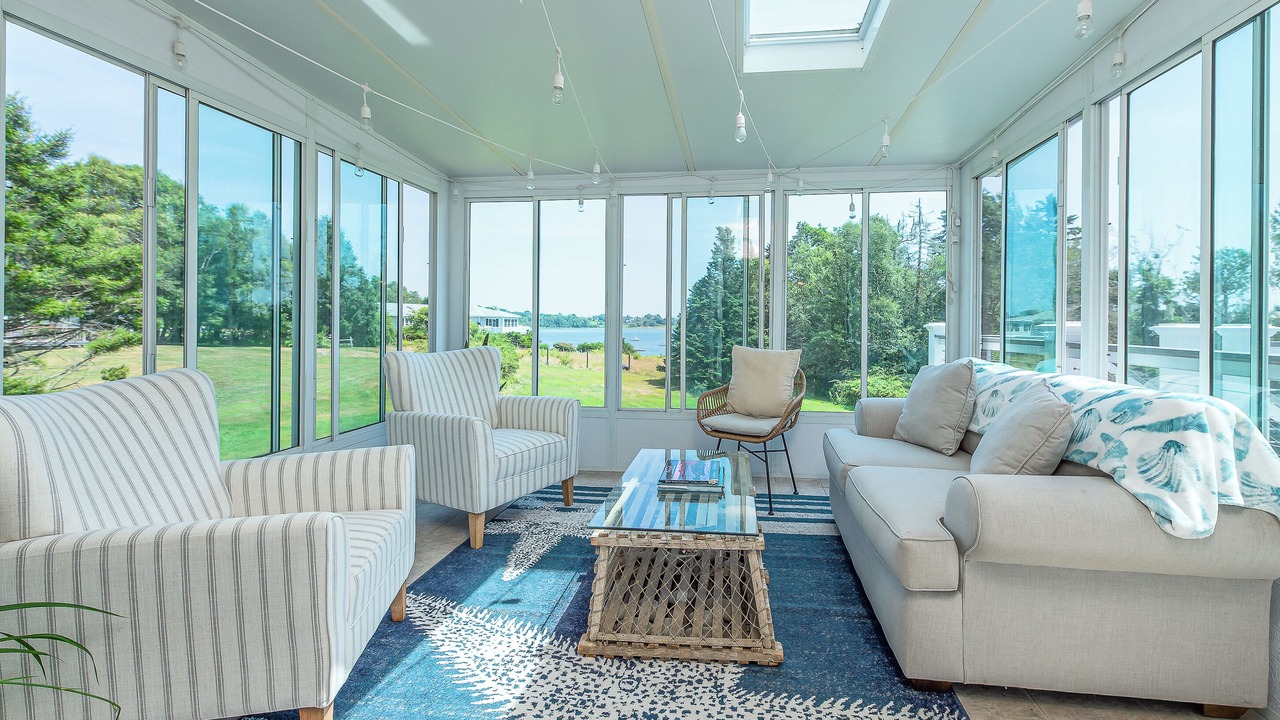 Photo of Livingroom in Mid-Coast and Islands