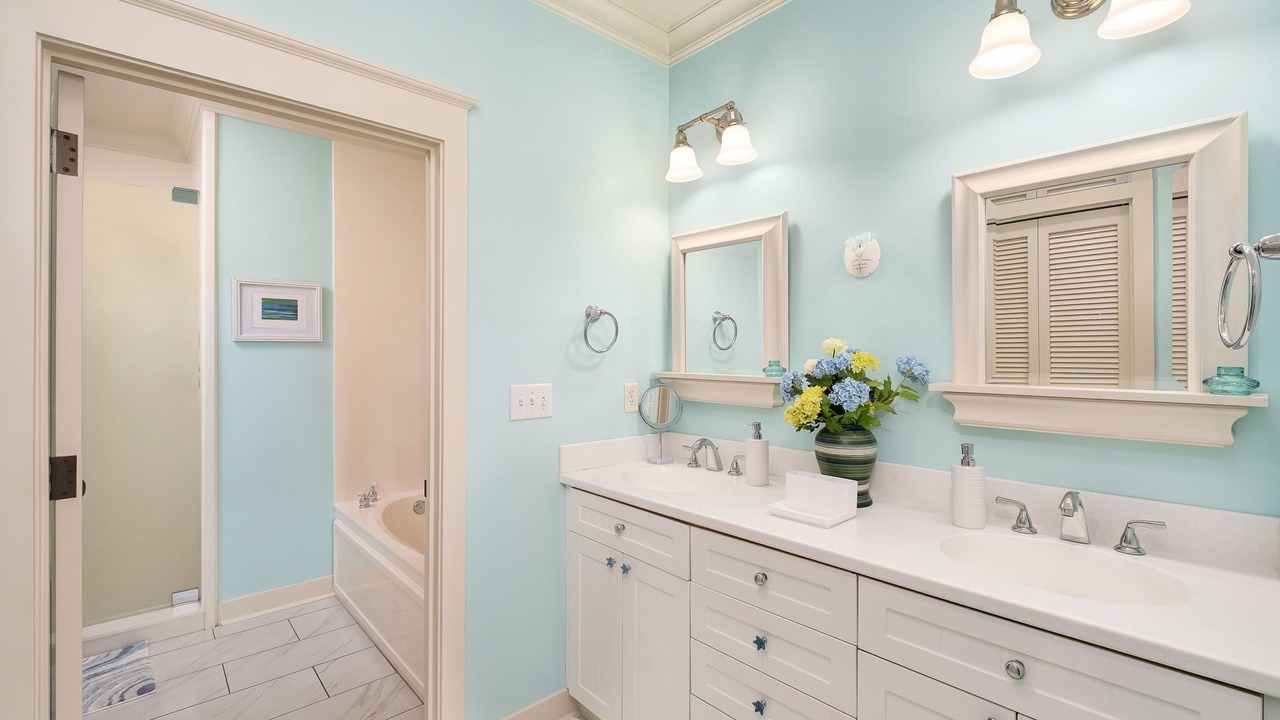 Photo of Bathroom in Beach District