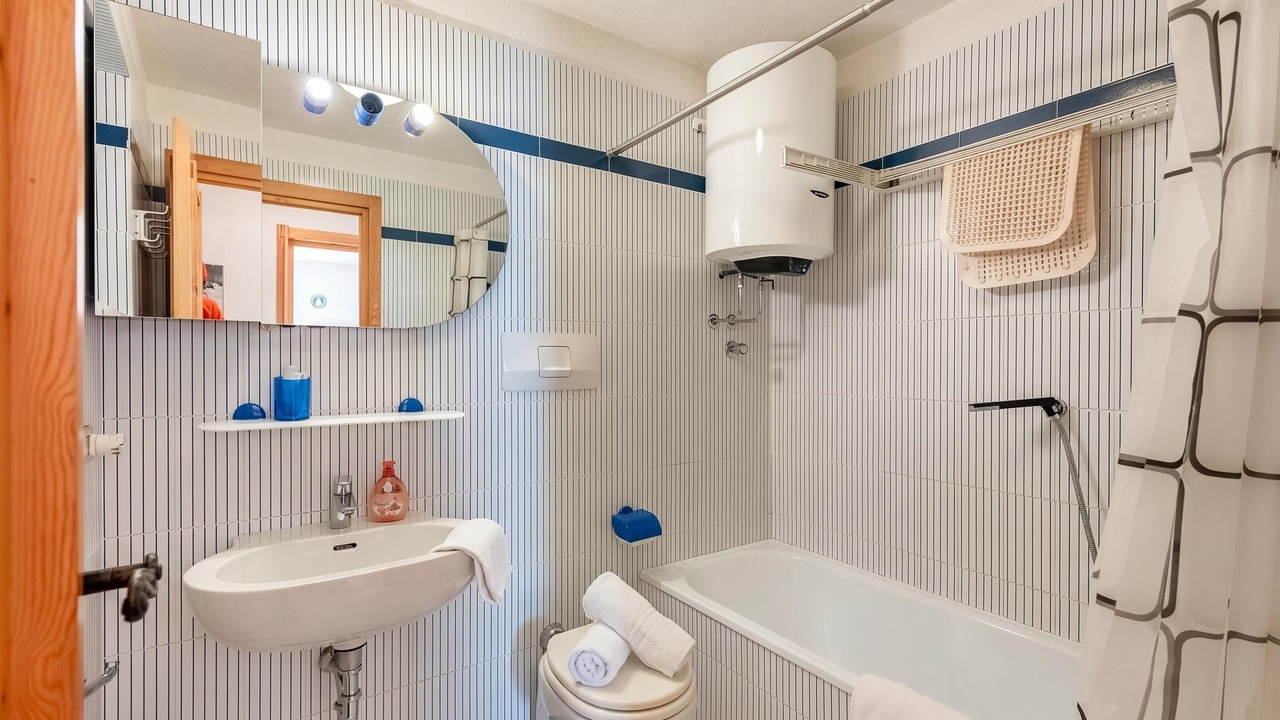 Photo of Bathroom in Dolonne