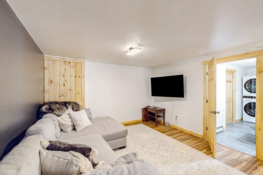 Photo of Livingroom in Rumford Center