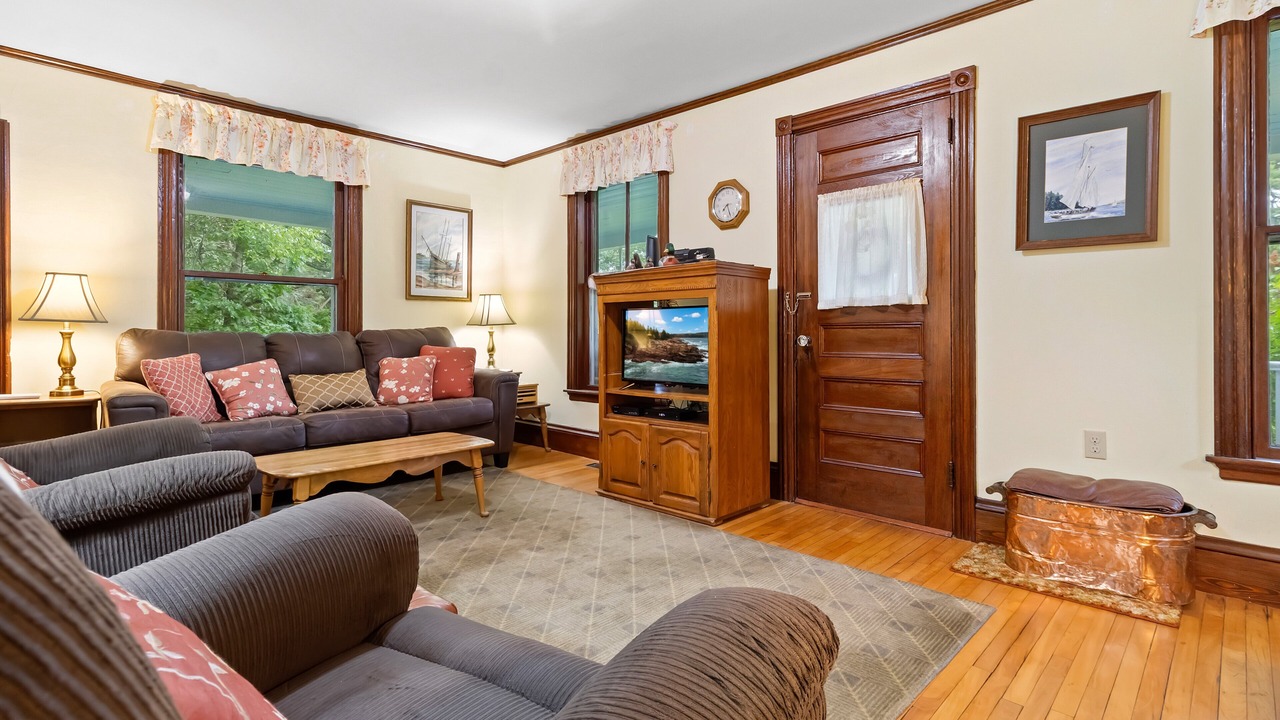 Photo of Livingroom in Bayville