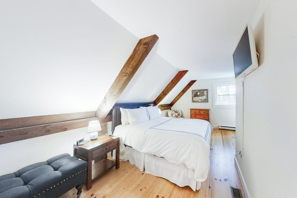 Photo of Bedroom in Bayville