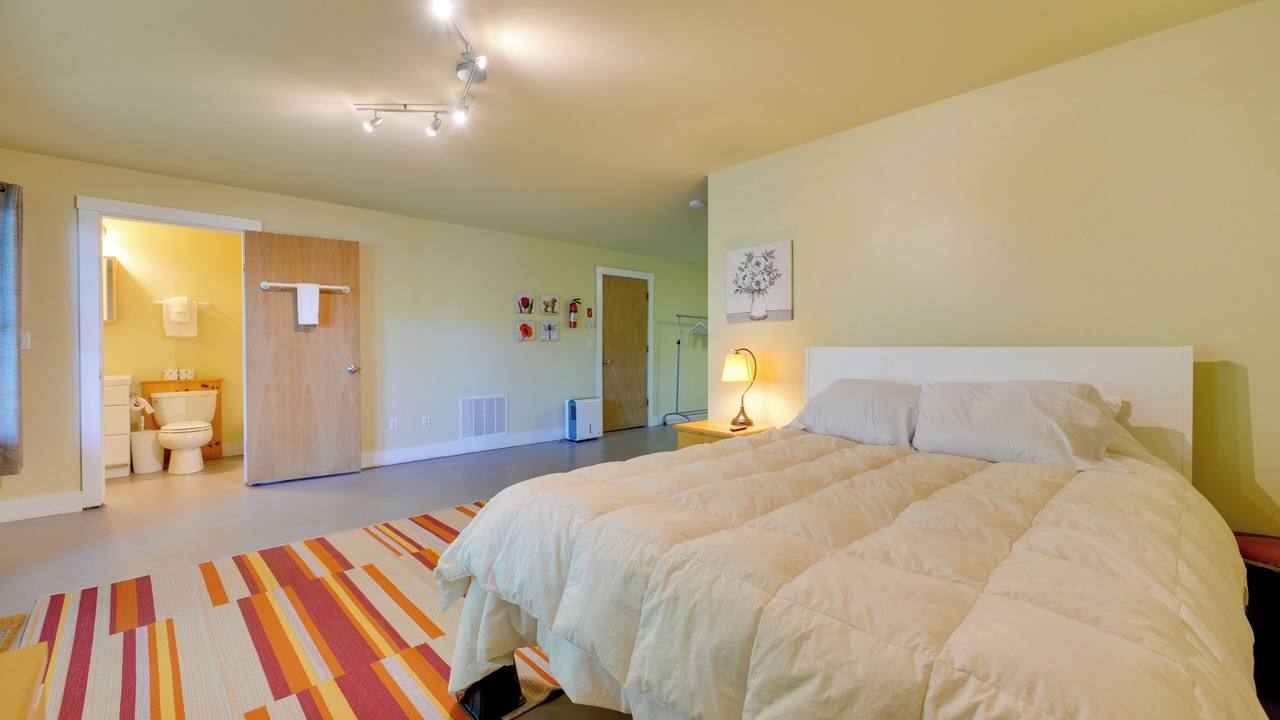 Photo of Bedroom in Round Pond