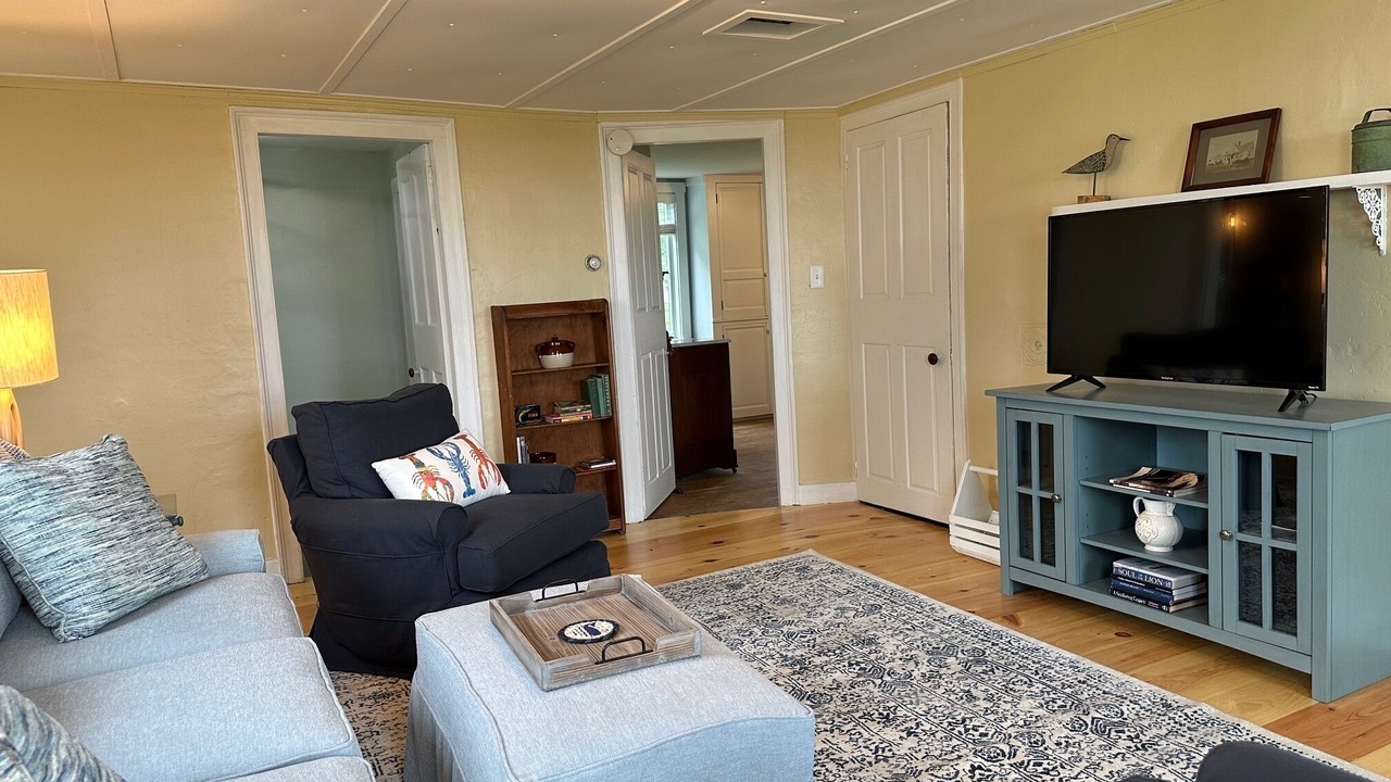 Photo of Livingroom in Mid-Coast and Islands