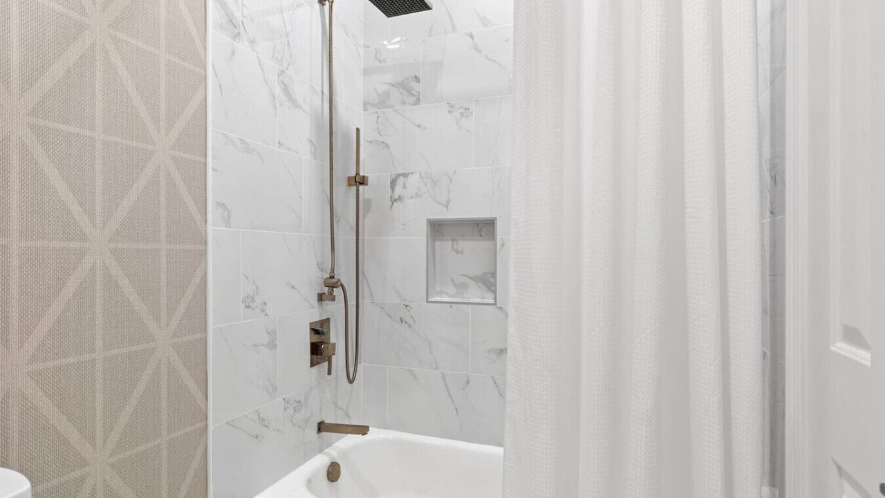 Photo of Bathroom in Clipper Cove
