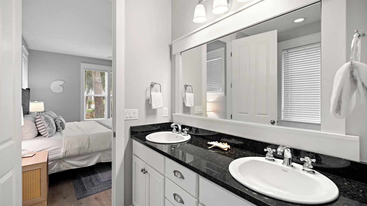 Photo of Bathroom in Laurel Grove