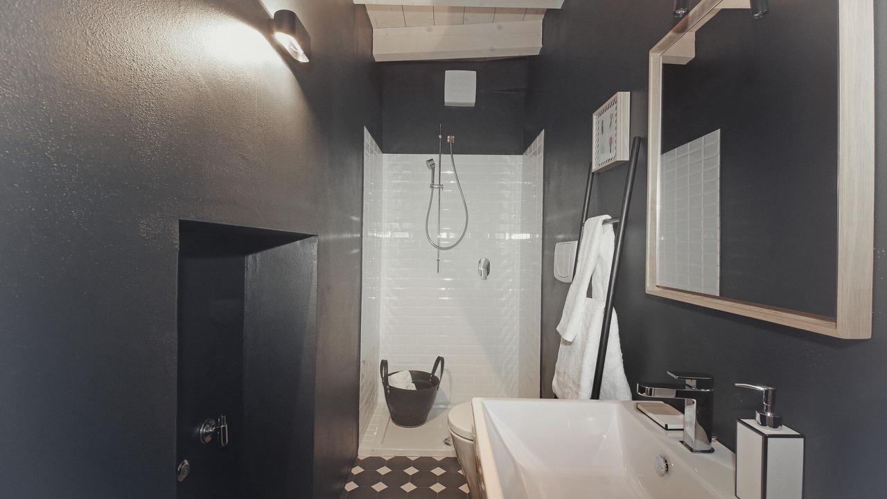 Photo of Bathroom in Roe