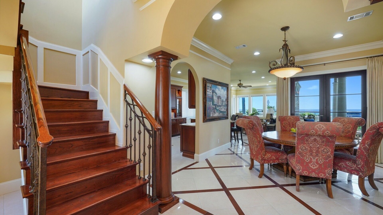 Photo of Others in Avalon Beach Estates