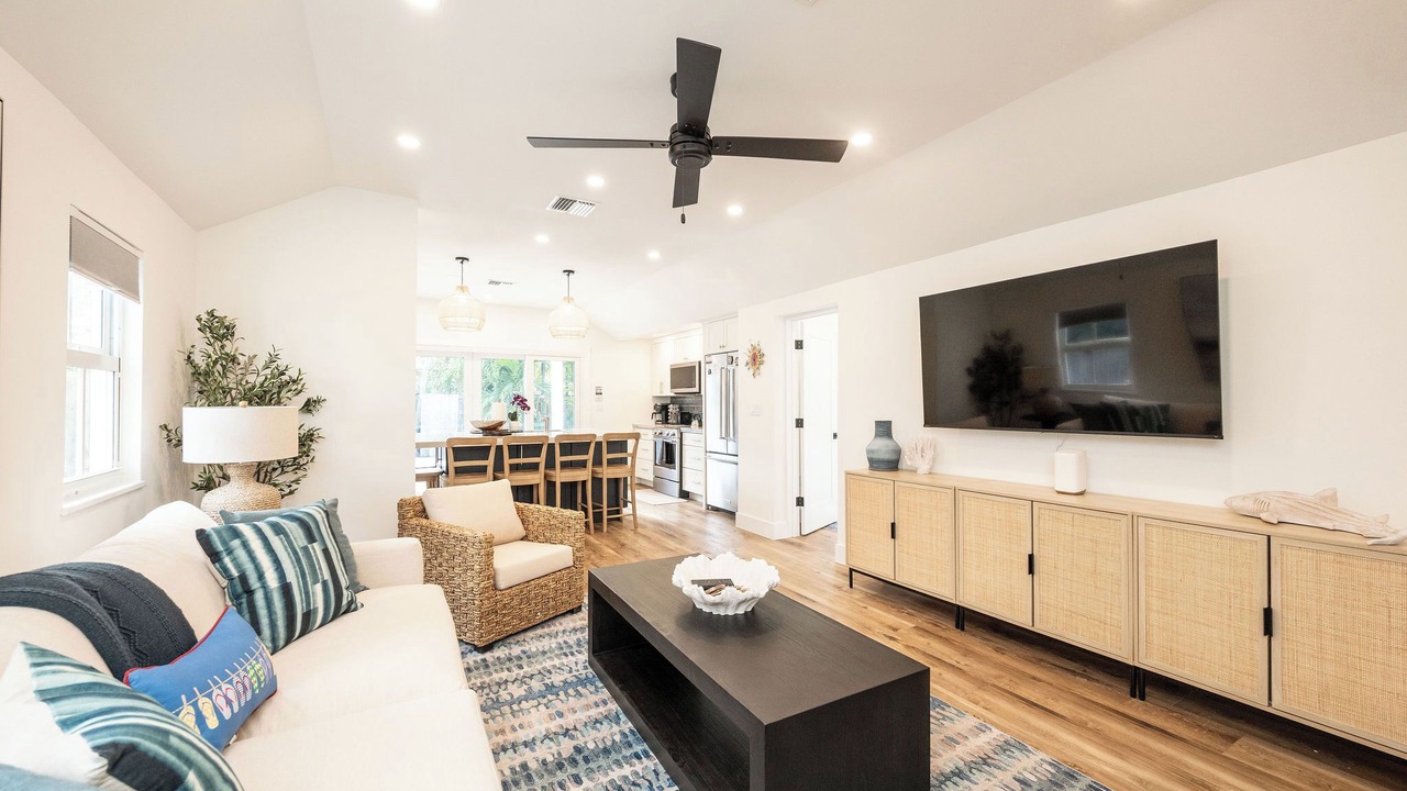Photo of Livingroom in Historic Seaport
