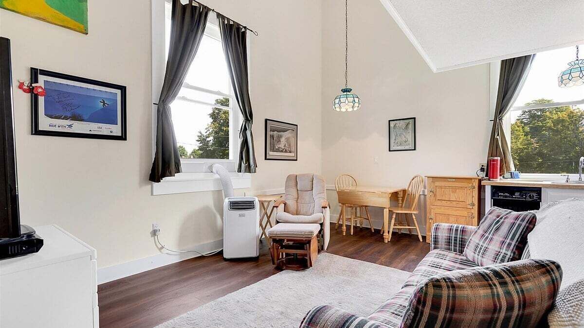 Photo of Livingroom in Bethel