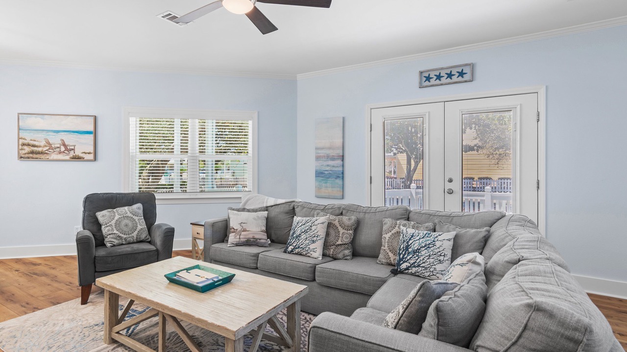 Photo of Livingroom in Clipper Cove