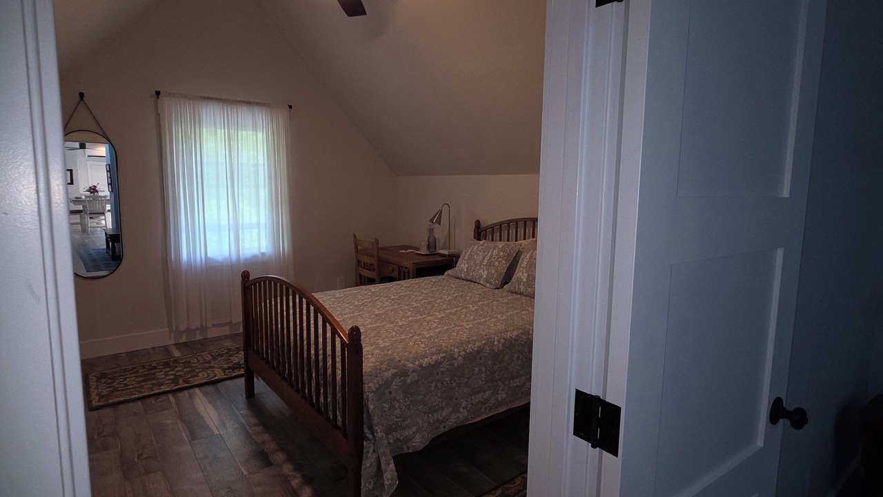 Photo of Bedroom in Round Pond