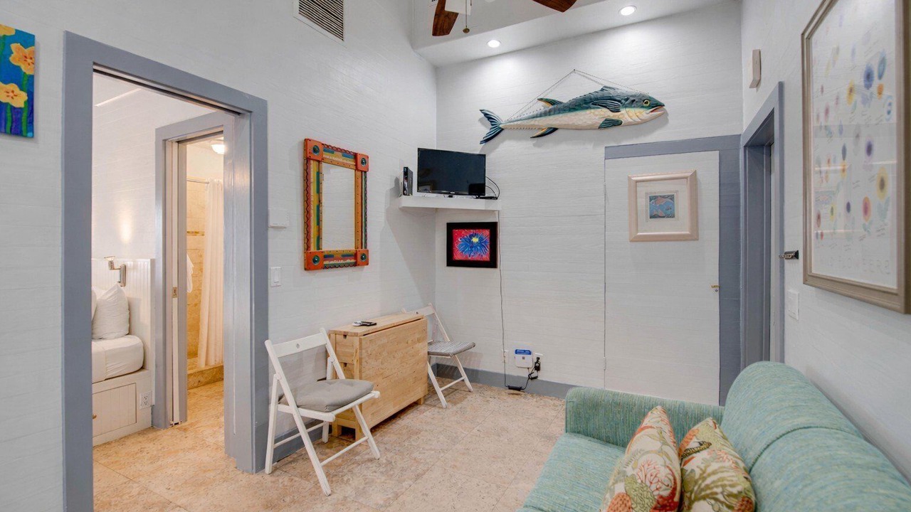 Photo of Livingroom in Uptown - Upper Duval