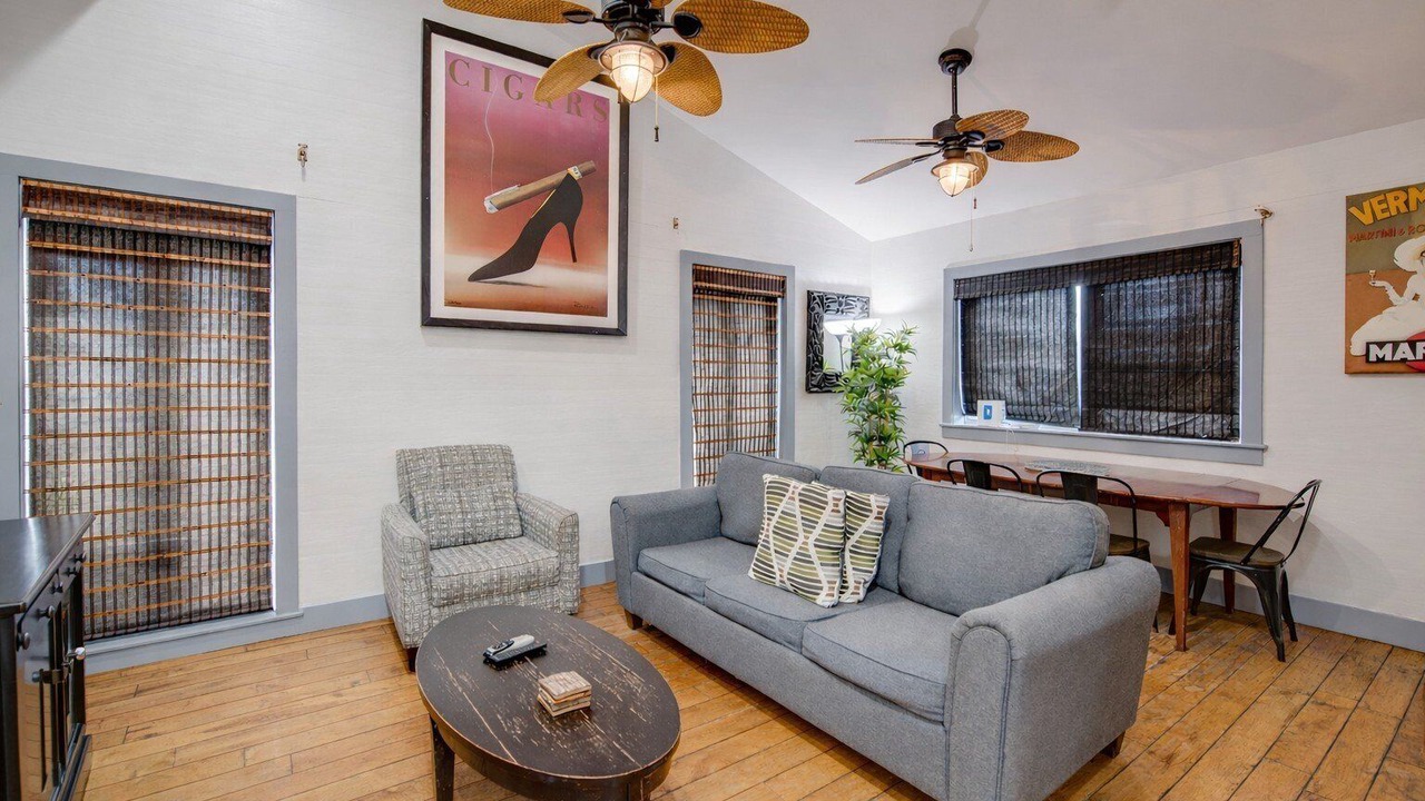 Photo of Livingroom in Uptown - Upper Duval