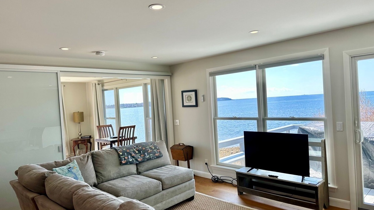 Photo of Livingroom in Mid-Coast and Islands
