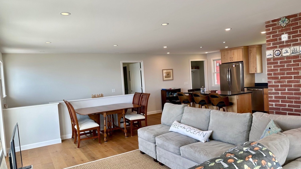 Photo of Livingroom in Mid-Coast and Islands