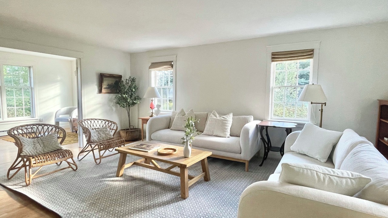 Photo of Livingroom in Mid-Coast and Islands