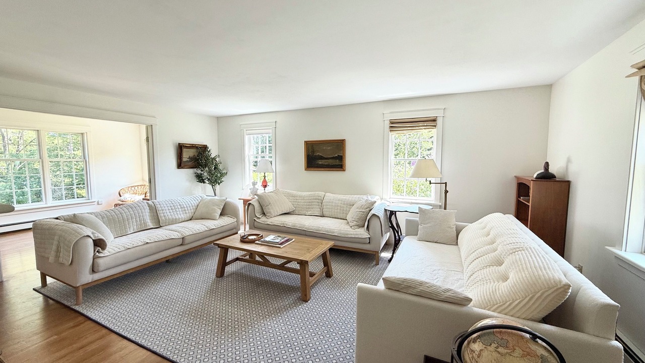 Photo of Livingroom in Mid-Coast and Islands