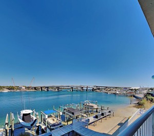 Palm Court Yacht Club 