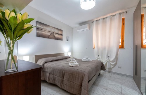 San Nicola Apartment | Vacation Home "La Casetta Bianca" with Air Conditioning & Wi-Fi