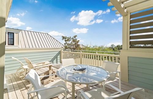 Beach District Condo | Beach days made better under the brim at Beach Hat/Gulf Views/2 Bikes
