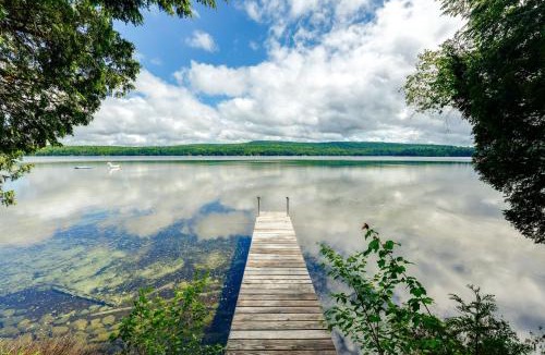 Lincoln House | Dock & Gym! Lakefront Family Retreat in Lincoln