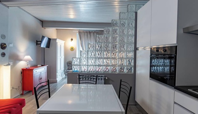 Homerez - Studio, city center, view