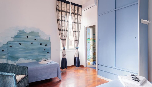Bright, large, beautiful apartment close to Trastevere Station